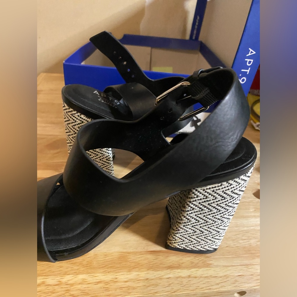 Apt. 9 NIB Women’s Kiwi Block Heel Sandals SZ 7
